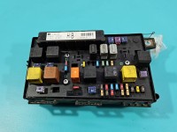 Skrzynka bezpieczników Opel Zafira B 13206754