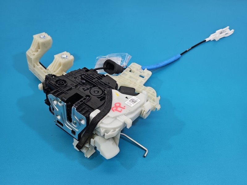 Zamek przód prawy 81320AA010 Hyundai Elantra VII 20- EUROPA 5pin