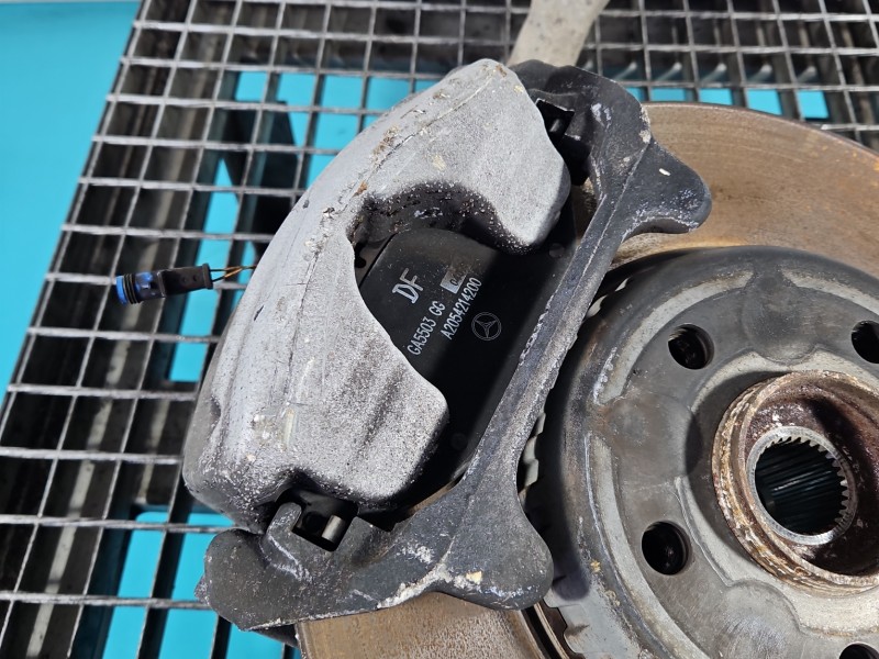 Zacisk przód prawy Mercedes W213 2.0 CDI