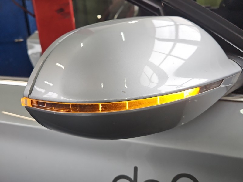 Lusterko prawe AUDI A8 D4 4H Europa /Lakier: LX7Q /14+2+4pin / Asystent/ Składane elektrycznie. europa