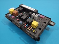 Skrzynka bezpieczników Opel Astra III H 13206751