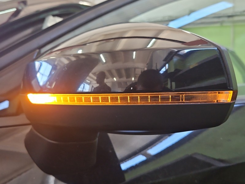 Lusterko lewe Audi A3 8V elektryczny, Europejska, Kod lakieru: LY9B, 6pin. Rysy, odprysk lakieru / SEDAN europa