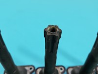 Cewka zapłonowa Audi A8 D2 058905105 4.2 V8 Producent części: Audi, Europejska, 4szt. Uszkodzona osłona gumowa