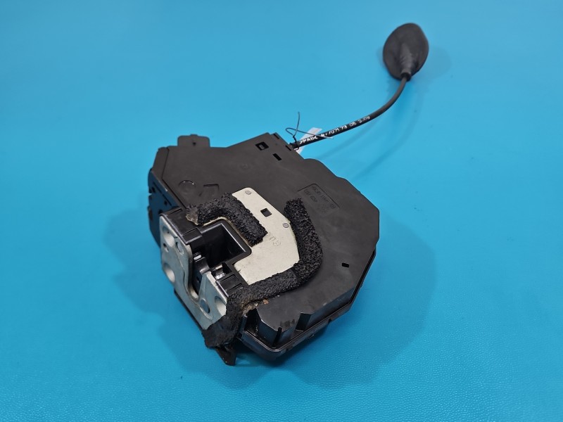 Zamek przód prawy Renault Fluence EUROPA 4pin, uszkodzona obudowa 805020022R