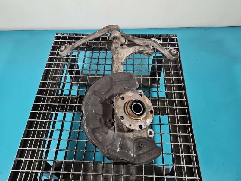 Zwrotnica lewa piasta przód 2.0 tdi Audi A4 B7 Zwrotnica lewa piasta przód 2.0 tdi Audi A4 B7