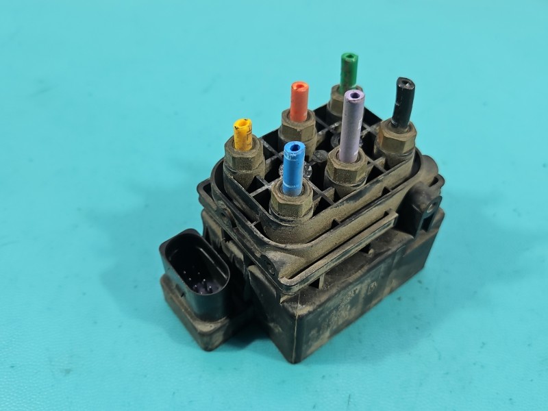 Rozdzielacz AUDI Q7 I 4L 4.2 TDI