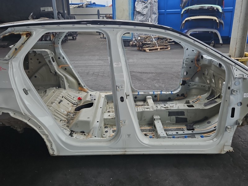 Próg prawy SŁUPEK ŚRODKOWY B Peugeot 3008 II HB 5d KWE