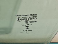 Szyba drzwi przód lewa Infiniti Q30 HB