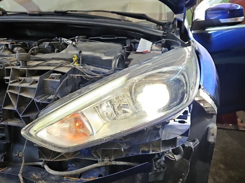 Reflektor lewy lampa przód Ford Focus Mk3 EUROPA