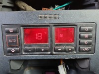 Konsola panel nawiewu Audi A3 8L 8L0820043B