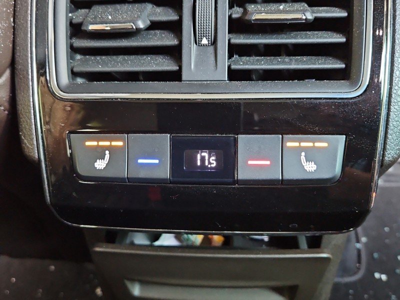 Konsola panel nawiewu Skoda Superb III 3V0907049E