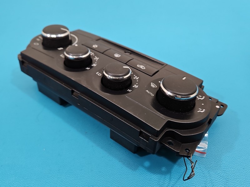 Konsola panel nawiewu Chrysler 300c P55111031AG