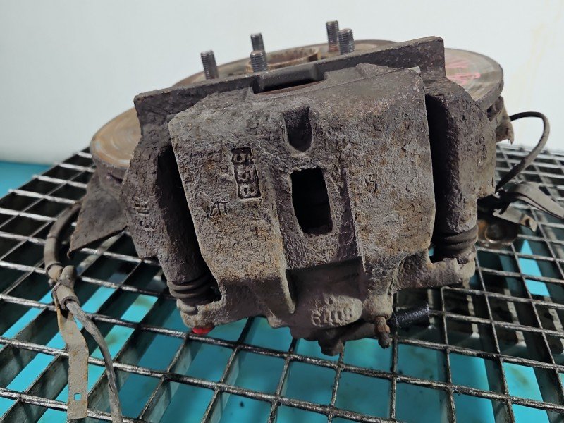 Zacisk przód prawy LEXUS RX II 03-08 3.3 V6