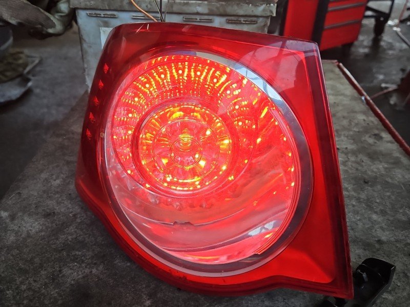Lampa tył lewa Volkswagen, Z BŁOTNIKA 05-10 Vw Jetta V sedan