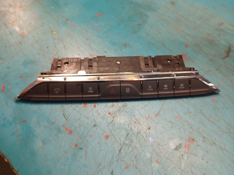 Konsola panel nawiewu Skoda Octavia IV 5E3925200F