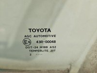 Szyba drzwi tył lewa Toyota Yaris III HB