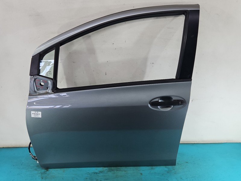 DRZWI PRZÓD LEWE KIEROWCY Toyota Yaris II 5d srebrny 1F8 DRZWI PRZÓD LEWE KIEROWCY Toyota Yaris II 5d srebrny 1F8