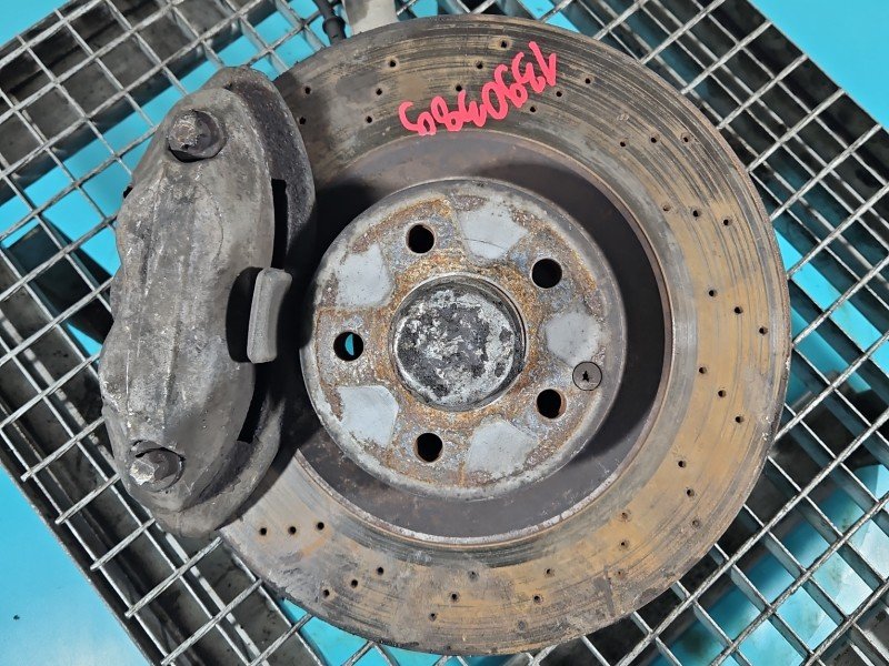Zwrotnica prawa piasta przód 5.5 V8 Mercedes W221