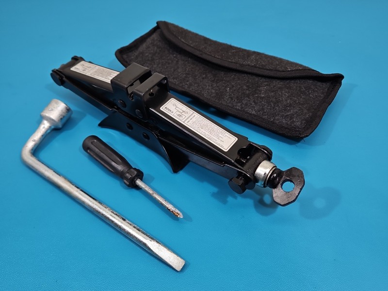 lewarek Podnośnik samochodowy trapezowy Kia Rio I