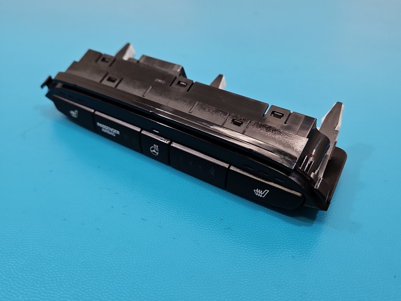Przełącznik Podgrzewania foteli HYUNDAI i20 II 14-20 93700-C800