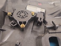 Podnośnik przód prawy SZYBY WINDA Mazda 3 I BK Producent części: Mazda, 6PIN, BP4K-5897X 5d HB