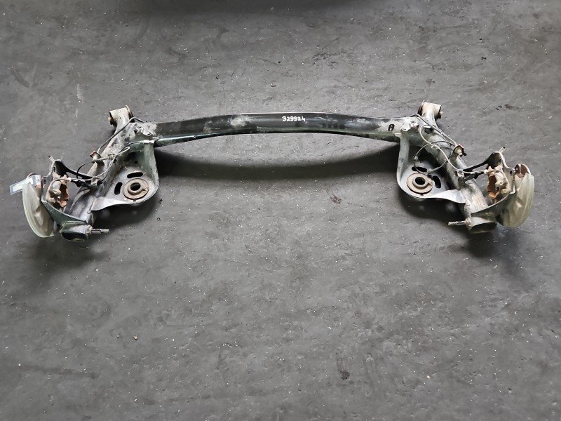 Tylna belka oś tył Suzuki Vitara II 2015- 1.5 16V Tylna belka oś tył Suzuki Vitara II 2015- 1.5 16V