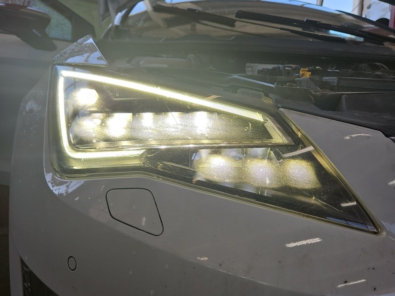 Reflektor prawy lampa przód Seat Leon III 12- EUROPA