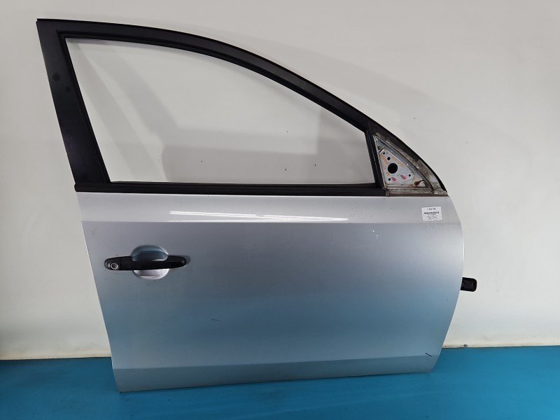 DRZWI PRZÓD PRAWE PASAŻERA Hyundai I30 I 07-12 5d CONTINENTAL SILVER DRZWI PRZÓD PRAWE PASAŻERA Hyundai I30 I 07-12 5d CONTINENTAL SILVER