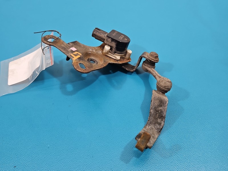 Czujnik poziomowania xenon Toyota Auris II 8F2822, B064947-2