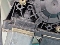 Podnośnik przód prawy Audi A3 8L Producent części: Audi, Europejska, 5drzwi / 12pin 5d HB