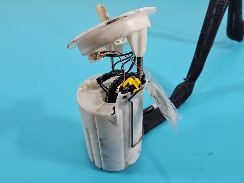 pompka Pompa paliwa Bmw e60 e61 2.5 R6 6765778 Producent części: BMW, 6pin