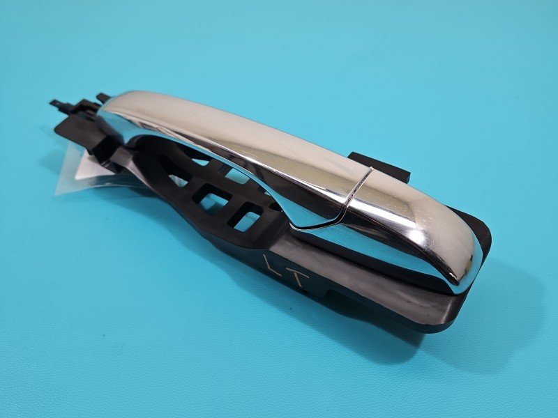 Klamka tył lewa zewnętrzna Jeep Grand Cherokee IV WK2 04589887AD