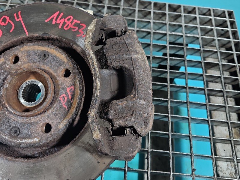 Zacisk przód prawy Citroen C4 I 1.6 HDI Zacisk przód prawy Citroen C4 I 1.6 HDI