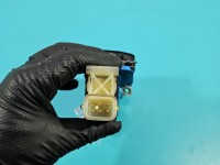 Zamek przód prawy 90493702 Opel Omega B EUROPA Producent części: OPEL, Europejska, 6pin