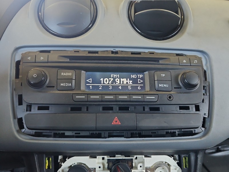 Radio fabryczne Seat Ibiza IV 6J 6J0035156, 6J0035156AZT radioodtwarzacz