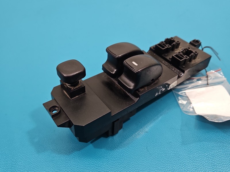 Przełącznik szyb Mitsubishi Space star MR915958 Mitsubishi EU