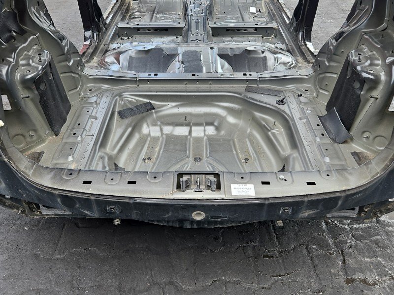 Pas tylny podłoga bagażnika Infiniti Q30 wanna HB