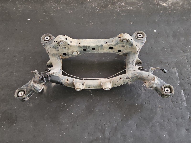 Tylna belka oś tył Bmw e90 2.0d (M47T) Tylna belka oś tył Bmw e90 2.0d (M47T)