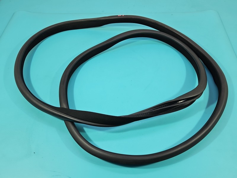 Uszczelka drzwi przód lewa Mercedes W222