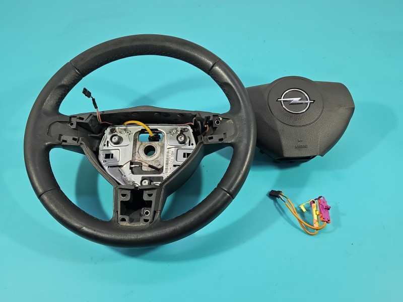 Kierownica Opel Astra III H 13251121