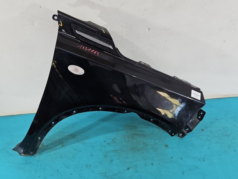 Błotnik przód prawy Suzuki Vitara II 15- czarny ZCE C04