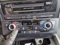 Konsola panel nawiewu AUDI Q5 8R 08- 8K1820043BB