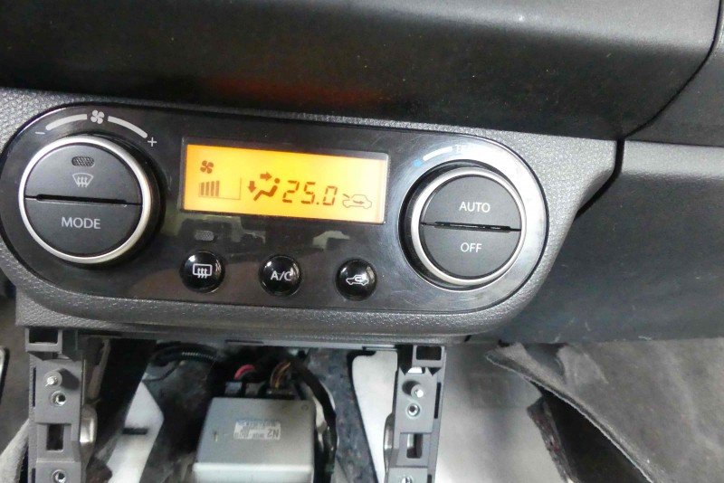 Konsola panel nawiewu Suzuki Swift Mk6 39510-63J10