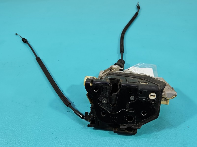 Zamek przód prawy 3C1837016A Vw Passat B6 EUROPA Uszkodzony pancerz linki 7PIN