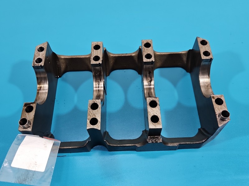 Podpora Wału korbowego AUDI Q5 8R 08- 3.0 tdi