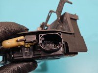 Zamek przód lewy 8253431 Bmw e46 EUROPA Producent części: BMW, 7 pin brak 1 cięgna