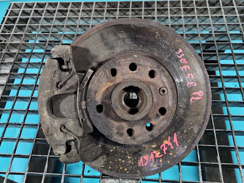 Zwrotnica lewa piasta przód 2.0 DTI Opel Zafira A