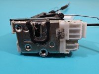 Zamek przód prawy 1697202835 Mercedes W169 EUROPA 4pin. Uszkodzone zapięcie trzymającej wtyczkę