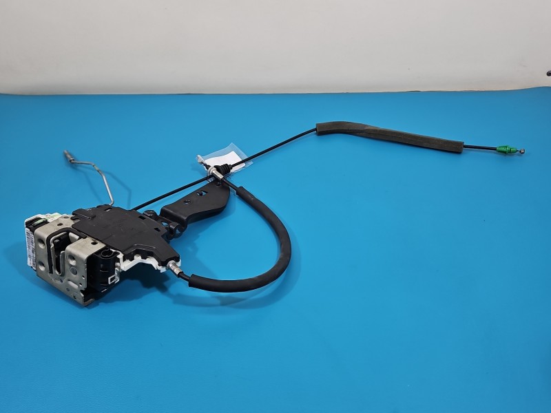 Zamek przód lewy P04589913AE Fiat Freemont EUROPA Producent części: FIAT, 4 PIN