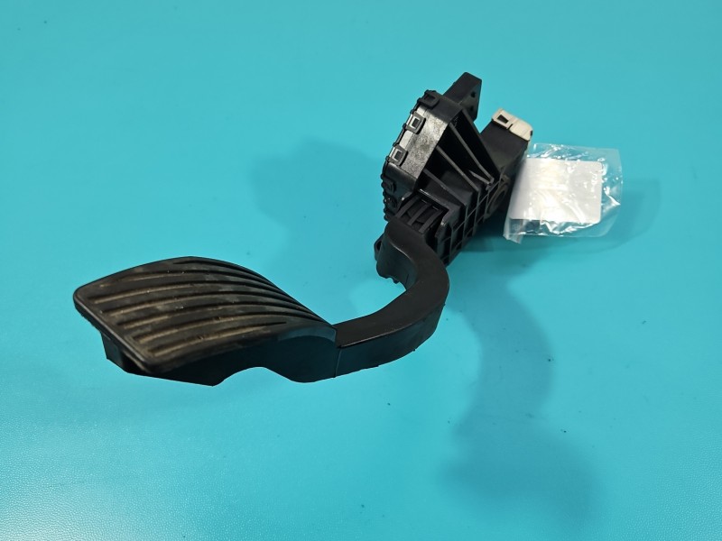 Pedał gazu potencjometr Opel Corsa E 13305804 1.3 cdti